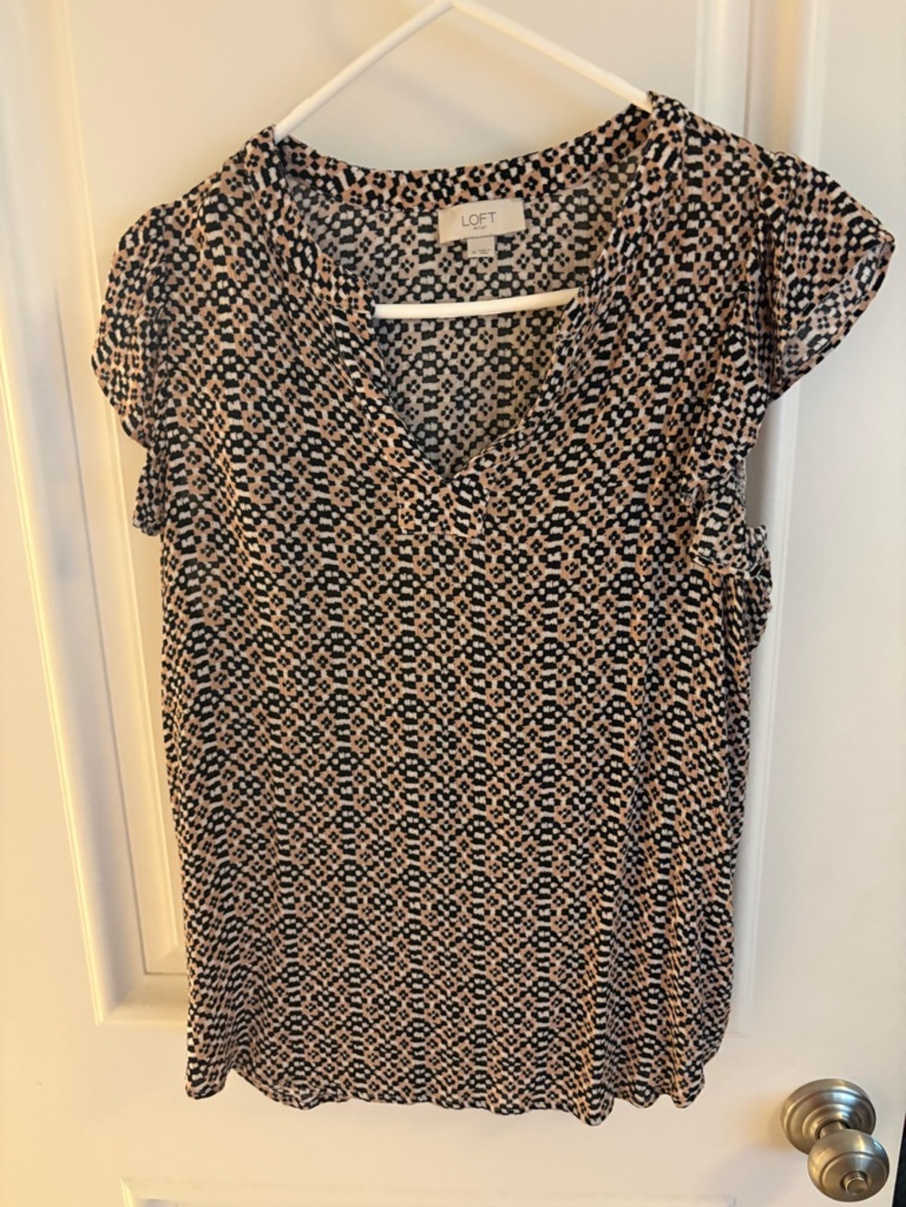 Loft Outlet patterned flutter v-neck sleeve top